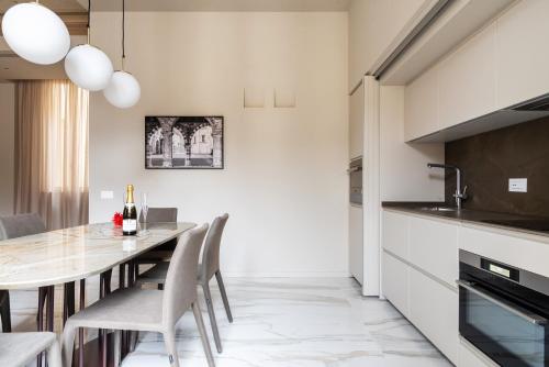 Кухня или мини-кухня в Palazzo Visconti - by MyHomeInComo
