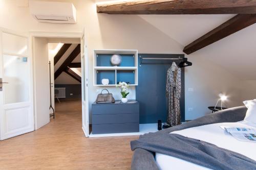 a bedroom with a blue accent wall at Aqualago casa vacanze Suite in Verbania