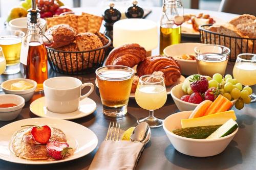 a table full of breakfast foods and drinks at Steigenberger Icon Grandhotel Handelshof Leipzig in Leipzig