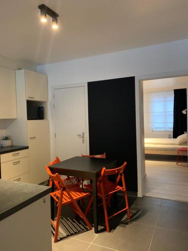 a kitchen with a table and chairs in a room at Elma’s Place in Ghent