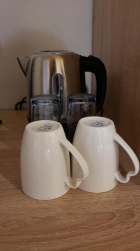 Kemudahan buat kopi dan teh di Guest Rooms- KLEPALSKI House