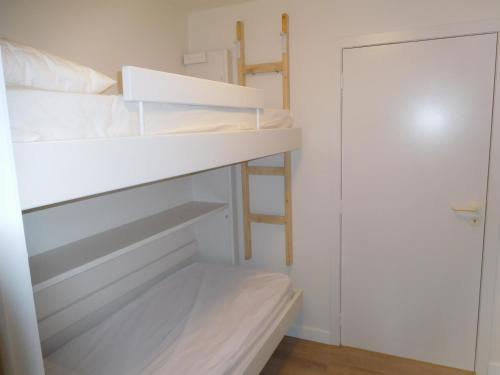 a room with two bunk beds and a closet at plaza in De Panne