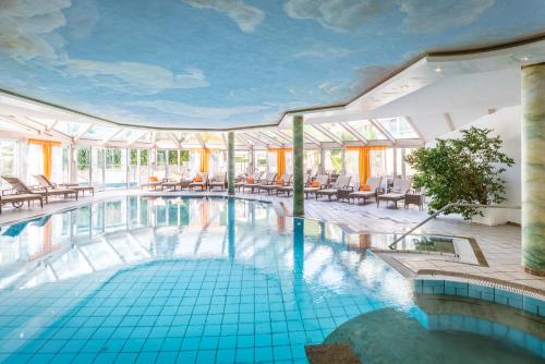 Bazén v ubytování Naturparkhotel Adler nebo v jeho okolí