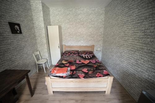 a bedroom with a bed in a room at happy pandasN12 in Borjomi