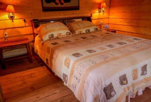 a bedroom with a bed in a wooden room at Hotel Chalets Los Volcanes in Alajuela City