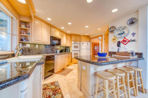 Φωτογραφία από το άλμπουμ του Rockaway Beach Oceanfront Wonder σε Rockaway Beach