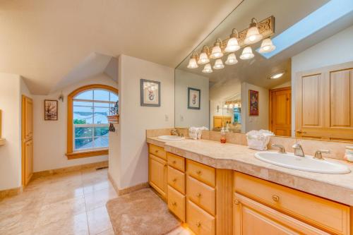 Φωτογραφία από το άλμπουμ του Rockaway Beach Oceanfront Wonder σε Rockaway Beach