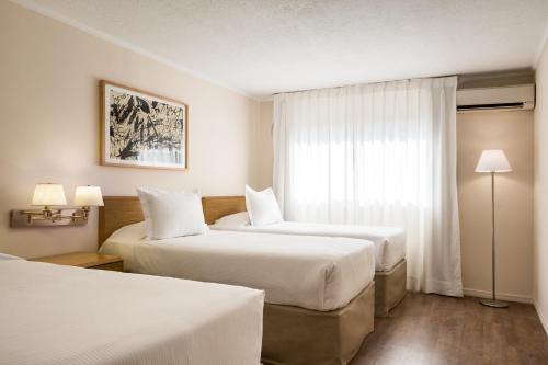 Postel nebo postele na pokoji v ubytování Alfa Suites - Montevideo