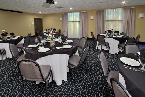 Ресторан / где поесть в Holiday Inn Hammond by IHG
