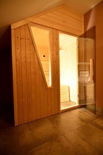 a room with a large wooden door in a room at Ludwig Hotel in Martonvásár