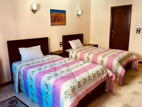 Katil atau katil-katil dalam bilik di Sunflower Guest House Luxor West Bank