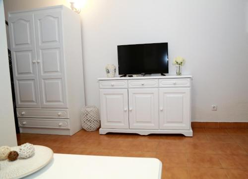 a white cabinet with a television on top of it at AlgarveInn in Altura