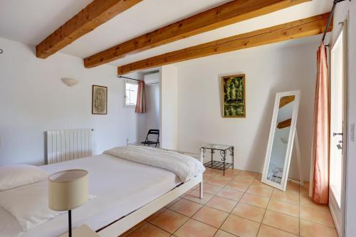 Gallery image of villa de charme, 8 pers, climatisée, piscine chauffée, calme garanti in Roquebrune-sur-Argens