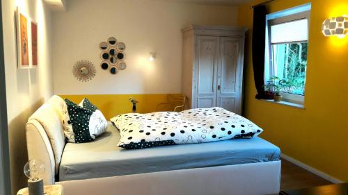 a bedroom with a bed with black and white pillows at Unterkunft KIKI in Bad Salzuflen