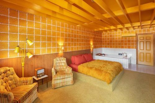 The Dive Motel and Swim Club Image