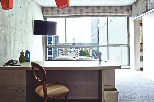 TV a/nebo společenská místnost v ubytování The LINE Hotel LA