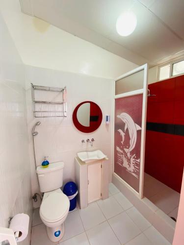 a bathroom with a toilet and a sink at Zurisadai in Puerto Ayora