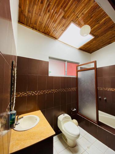 a bathroom with a toilet and a sink at Zurisadai in Puerto Ayora