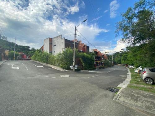 アパートメントから撮影された、または一般的な山の景色