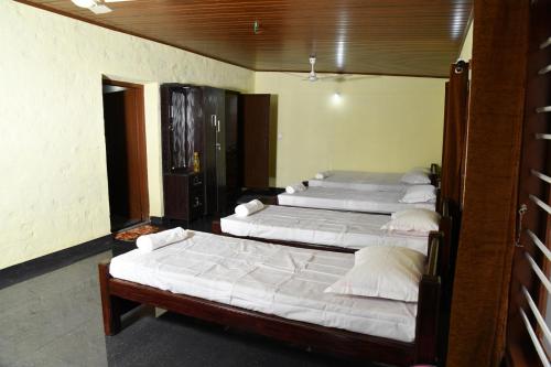 Katil atau katil-katil dalam bilik di Nature INN Homestay - Hill Top Mountain View & River Access