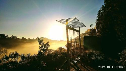 a view of the sun setting behind a basketball hoop at Tuyết Hoa Hòn Bồ Homestay in Da Lat