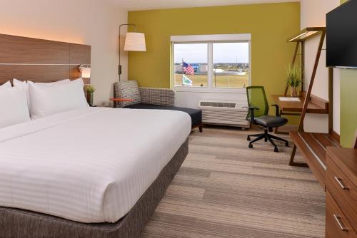 a hotel room with a bed and a desk at Holiday Inn Express & Suites Trinity by IHG in Trinity