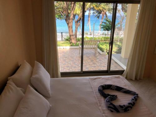 Cama ou camas em um quarto em Amami Beachfront Villa with Private Beach