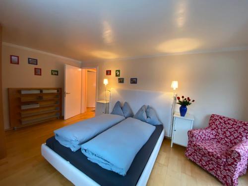 Tempat tidur dalam kamar di Ferienwohnung Sotcha 8c