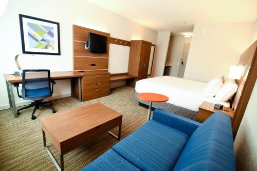 A television and/or entertainment centre at Holiday Inn Express Hotel & Suites Port Clinton-Catawba Island, an IHG Hotel