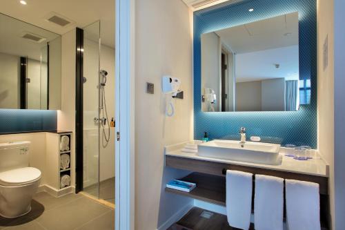 Bathroom sa Holiday Inn Express Guilin City Center, an IHG Hotel
