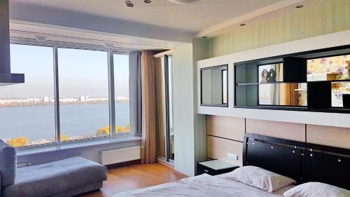 Gallery image of Best Apartments in Most City, River View in Dnipro