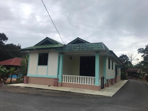 a small house on the side of a road at OPRO S&S Homestay Pagoh Malay Only in Muar