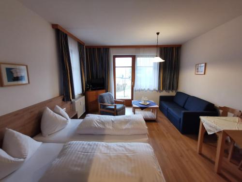 A seating area at appartementen Haus Bergblick