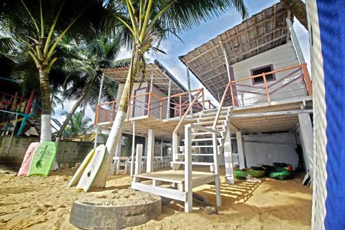 Bangunan di mana terletaknya rumah tamu ini