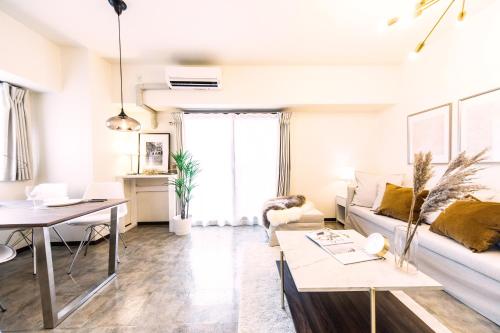 City Hotel Namba Suites