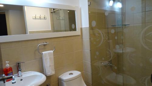 Ένα μπάνιο στο 3Room Penthouse Beach Condo