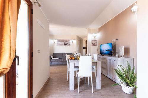 a kitchen and dining room with a table and chairs at B&B Ottoulivi in Sardara