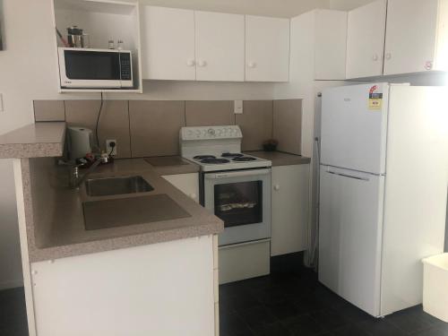 Η κουζίνα ή μικρή κουζίνα στο Thornton Lodge Motel