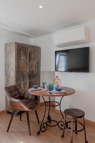 Alfama River View Top