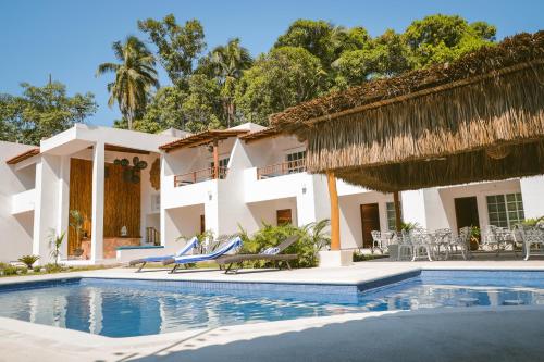 Kolam renang di atau dekat dengan Solez Zihuatanejo