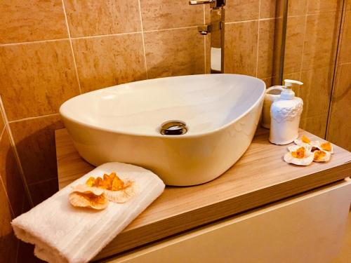 a bathroom with a sink on a wooden counter at Alice’s House in Fonteno