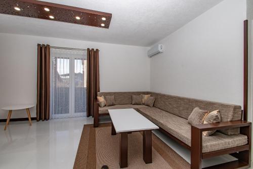 a living room with a couch and a table at Hazam Apartmani in Sanski most