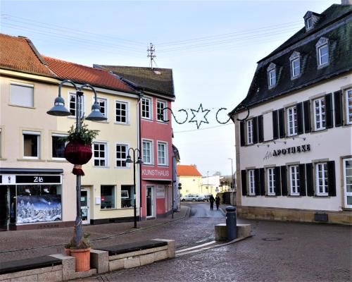 Gallery image of Kunsthaus Linn Gästezimmer Marktplatz 7a in Bad Sobernheim