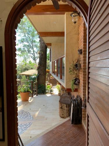 an entrance to a house with an archway at Quinta Maria Bonita Hotel Boutique in Xalapa