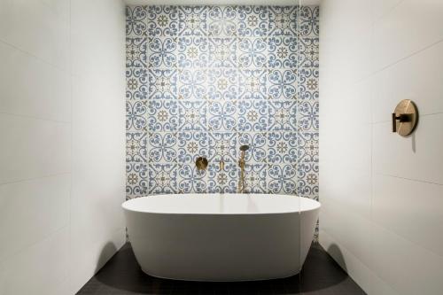 Kimpton Gray Hotel Chicago, an IHG Hotel Image