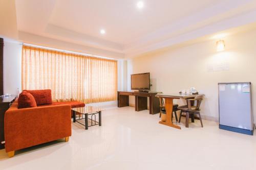 Royal Princess City Lamphun Hotelにあるキッチンまたは簡易キッチン