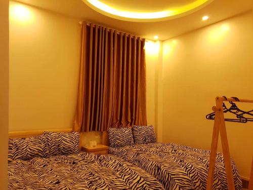 Katil atau katil-katil dalam bilik di Salem House