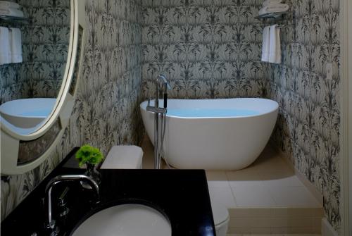 Kimpton Hotel Monaco Washington DC, an IHG Hotel Image