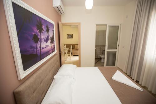 Ένα ή περισσότερα κρεβάτια σε δωμάτιο στο Velipoja Apartments