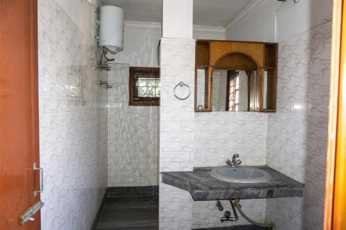 Kylpyhuone majoituspaikassa Exotic Villa Homestay